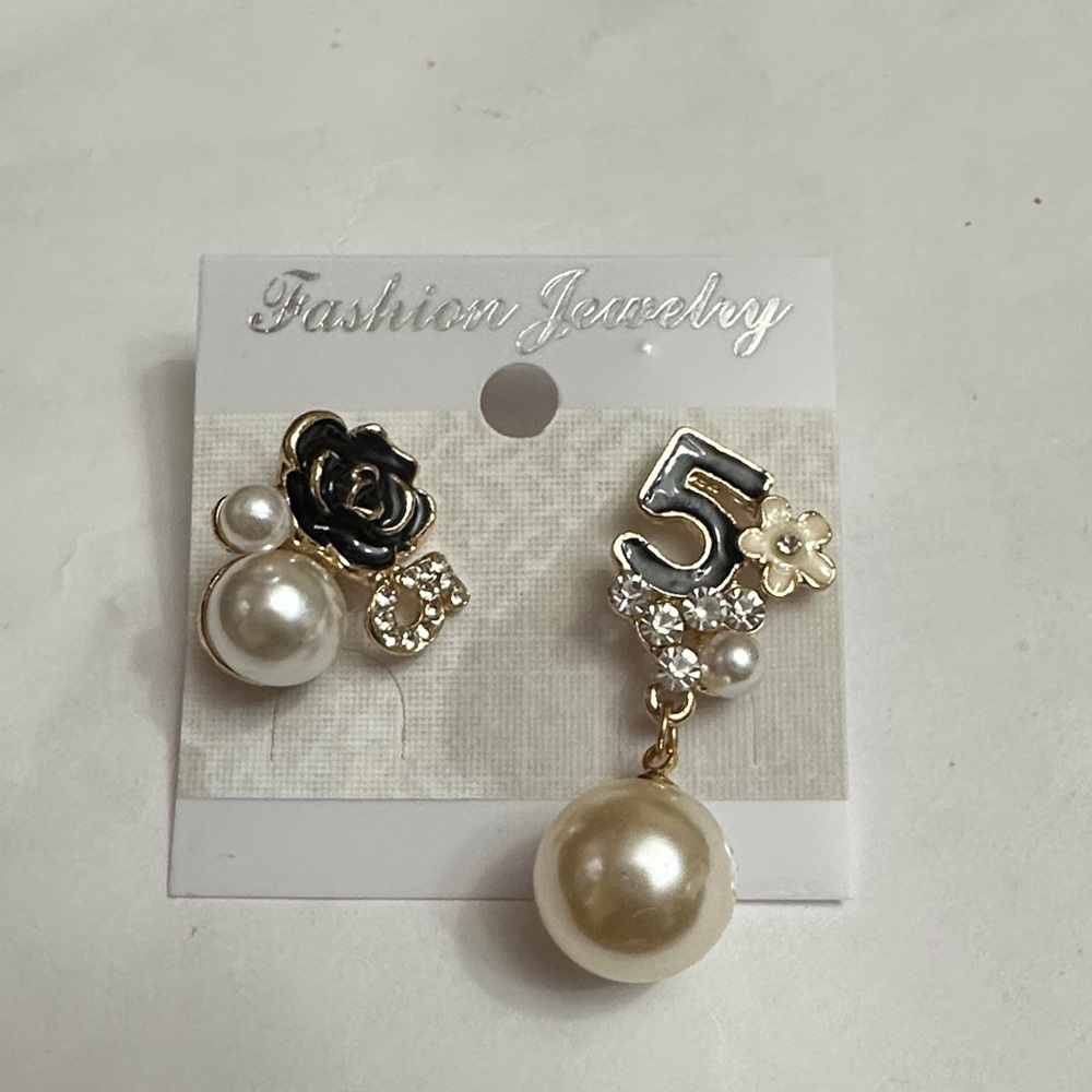 Elegant Pearl and Crystal Earrings